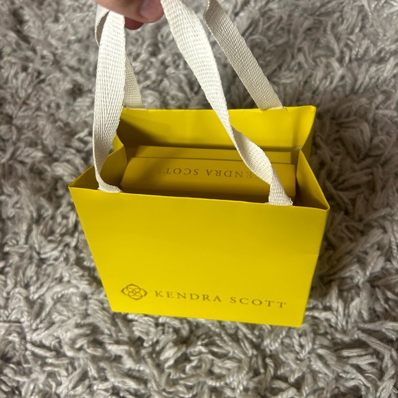 Kendra Scott Necklace set - Picture 5 of 5